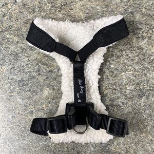 Four Paws Harness for Dogs Sherpa Lined, Adjustable Size Small Black